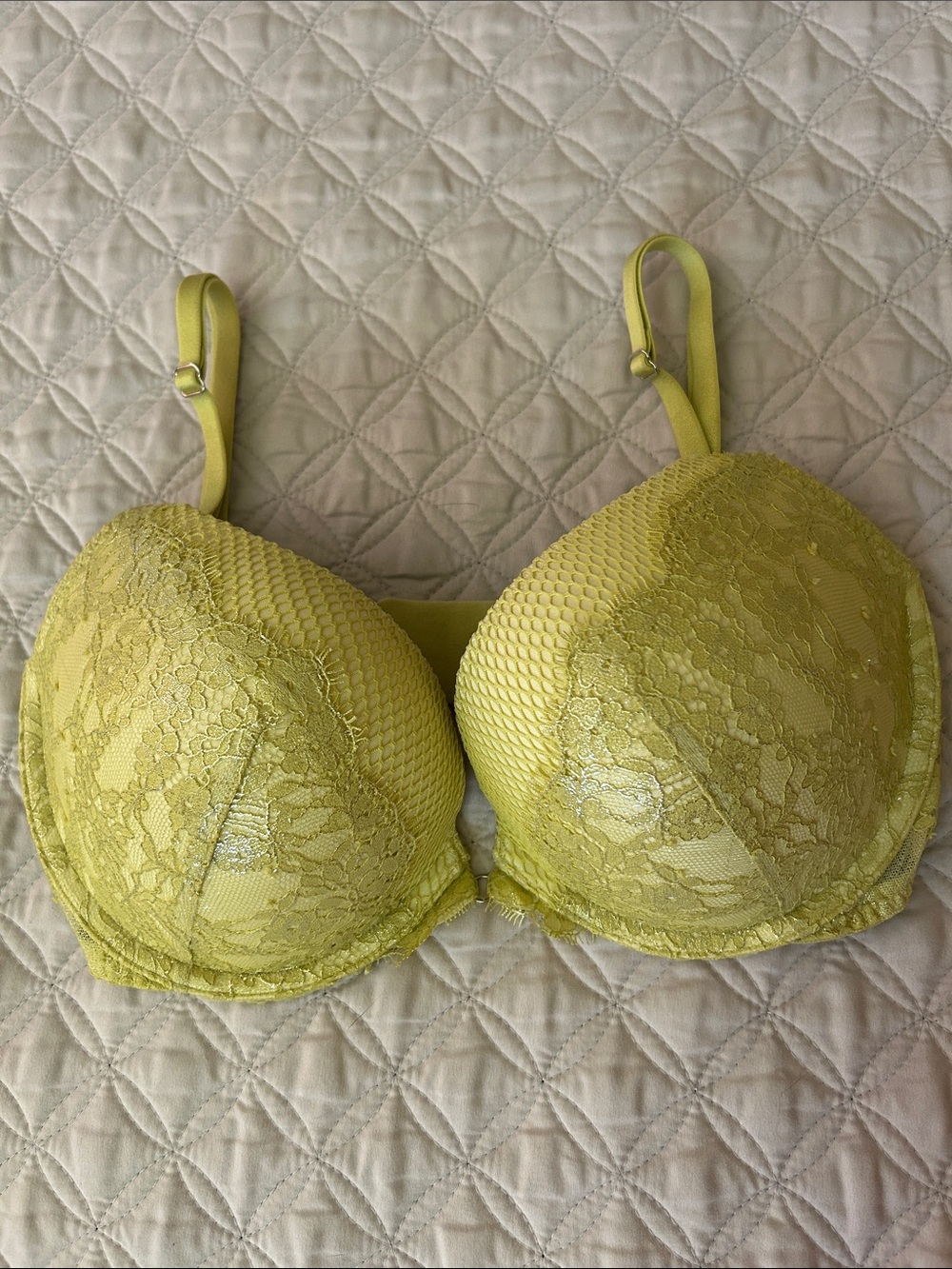 🦋 Victoria's Secret Chartreuse Very Sexy Lace Push-Up Bra